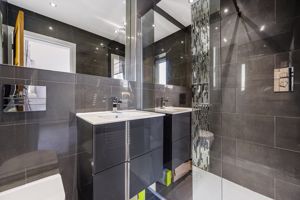 En-suite Bedroom 1- click for photo gallery